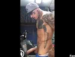 vergon tatuado se coje a su vieja men tatto big cock